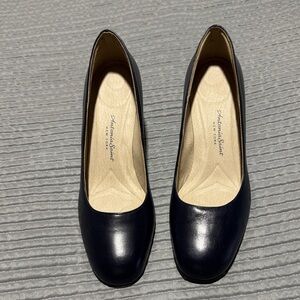 Antonia saint Women's Classic Black Heels no box look photos brand new never use